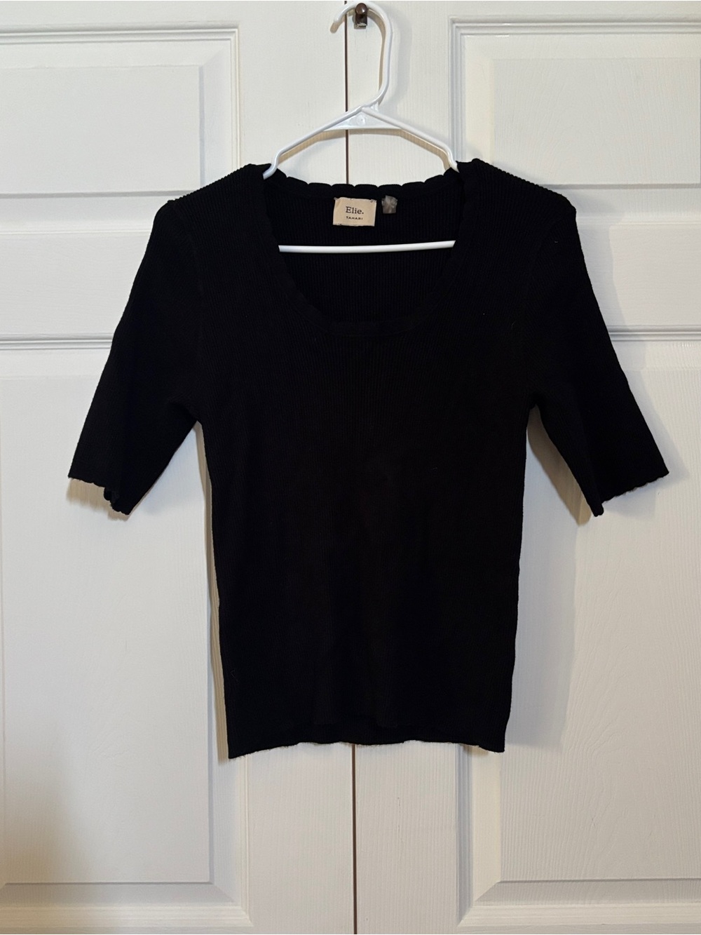 Elie Tahari Womens L Black Ribbed Knit Scalloped Scoop Neck Short Sleeve Top